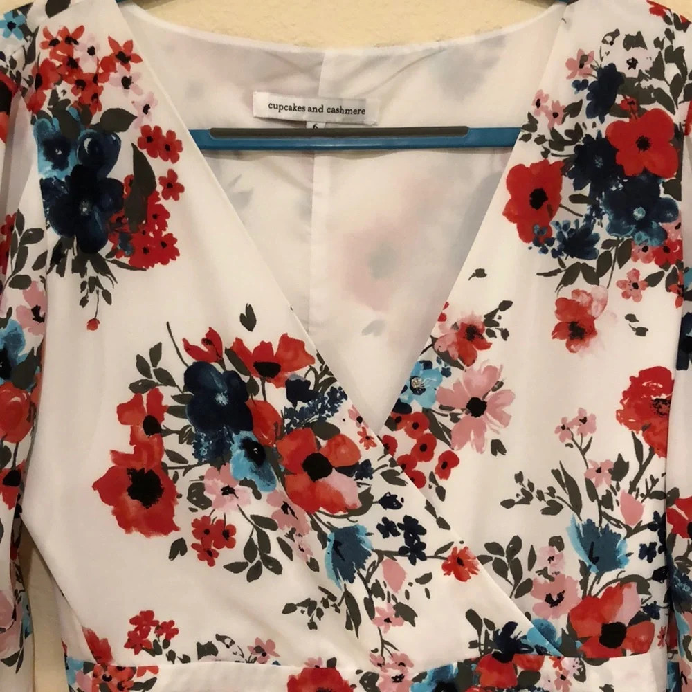 Cupcakes and Cashmere Kieri Floral Romper - Picture 3 of 6